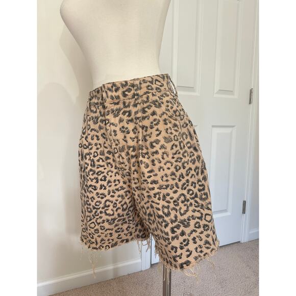We The Free leopard longline raw hem dad shorts, size 26 - Picture 2 of 14